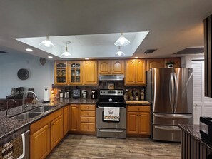 Private kitchen - 3-bedroom house in beautiful Naples minutes away from the beach and downtown! (Naples)