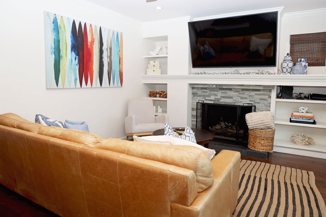 TV, fireplace
