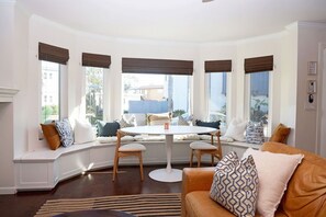 TV, fireplace - Stylish Newport Coastal Retreat - 5 Minute Walk to Beach, Dining & Shopping (Newport Beach)