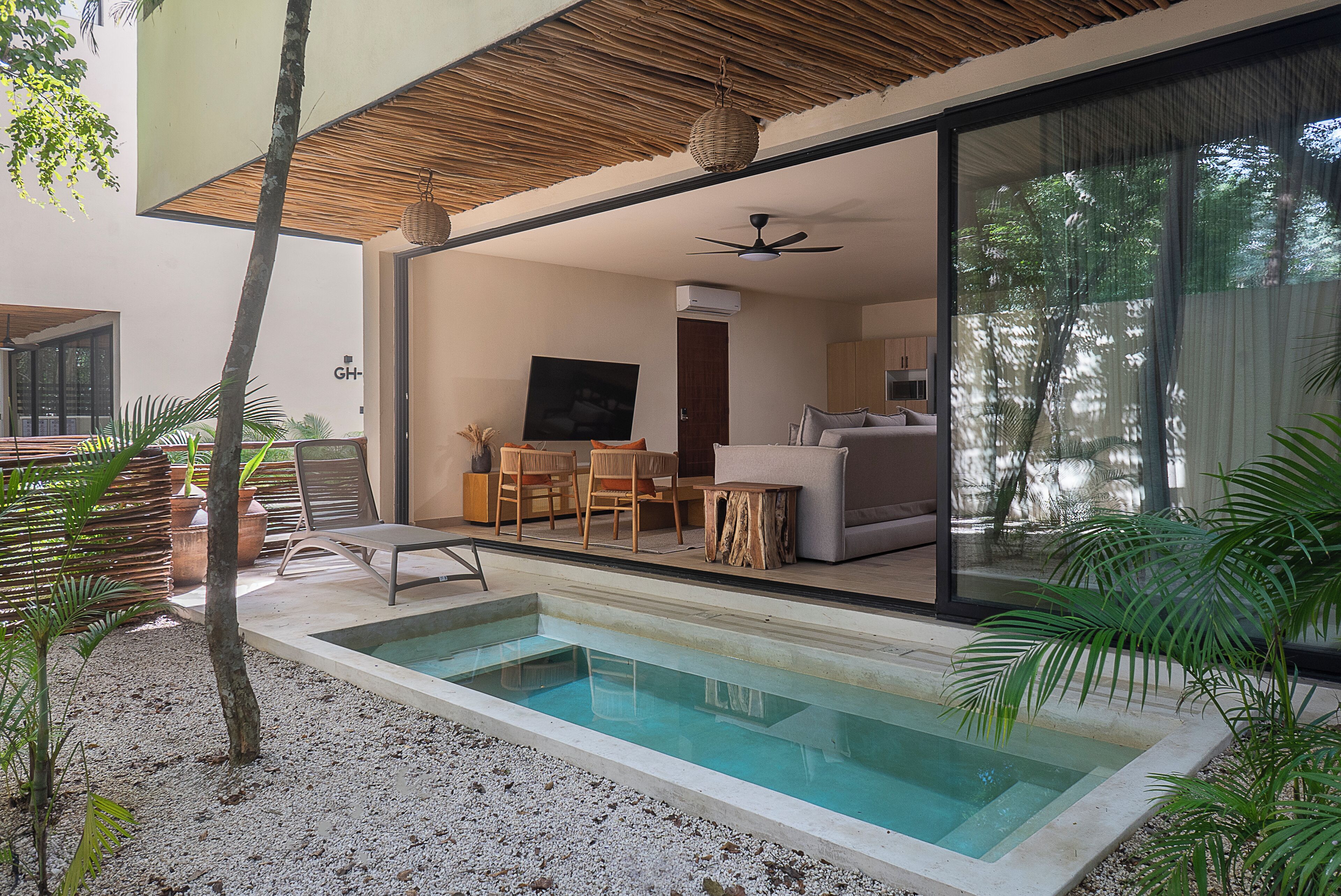 Superior-Apartment, eigener Pool | Terrasse/Patio