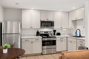 Appartement, non-fumeur | Cuisine privée | Bouilloire électrique, grille-pain