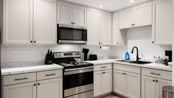 Apartment, Non Smoking | Private kitchen