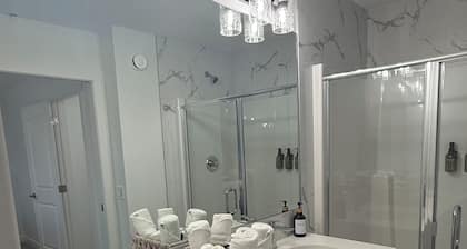 Slice of Heaven! 3BR Dup.Near Banff & Stampede;9 Min to Spruce Meadows:Sleeps 8