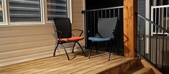 Slice of Heaven!  Brand New 3 bdrm Dup. Near Stampede, Spruce Meadows :Sleeps  8