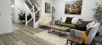 Slice of Heaven - Near Spruce Meadows - 2 Car Garage Central AC avail -Sleeps 8