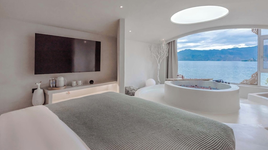 Sky of September Lugu Lake Hotel