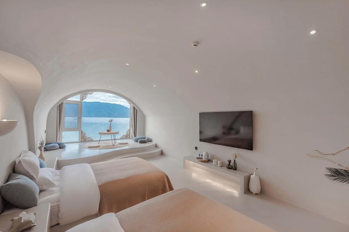 Signature-Zweibettzimmer, Seeblick | Schreibtisch, laptopgeeigneter Arbeitsplatz, Verdunkelungsvorhänge