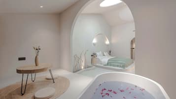 Superior Double Room, Lake View | Bathroom | Free toiletries, hair dryer, bathrobes, slippers