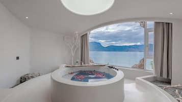 Chambre Double Classique, vue lac | Bureau, espace de travail pour ordinateur portable, rideaux occultants