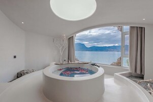 经典双人房, 湖景 | 办公桌、笔记本电脑工作区、遮光窗帘、隔音