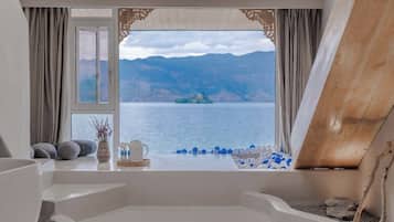 Suite Studio Familiale, vue lac | Vue de la chambre