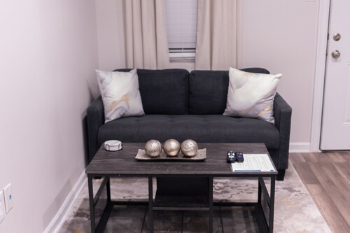 Apt 8 - Studio Apartment - DN Stairs