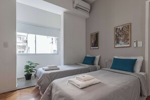 Room - 3 Bd 2 Ba with Balcony in Recoleta (Buenos Aires)