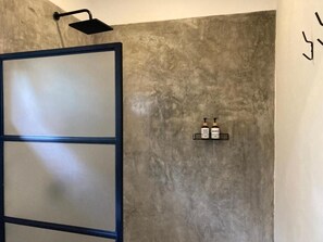 Deluxe Double Room, Pool View | Bathroom | Shower, hair dryer, towels, soap - Rebels Point (Badung)