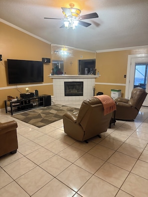 TV, fireplace