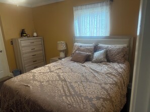 Iron/ironing board, WiFi, bed sheets