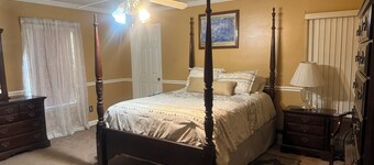 Perfect 4-bedroom house with a Heated Pool in a nice Pensacola neighborhood