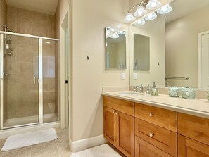 Toallas y papel de baño 