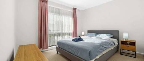 熨斗/熨衫板、Wi-Fi、床單