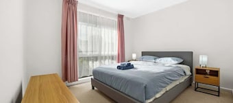 Prime Location 3BR Family Home 3-Min Walk to Shops