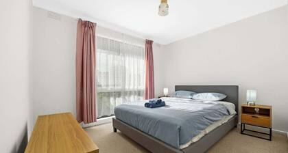 Prime Location 3BR Family Home 3-Min Walk to Shops