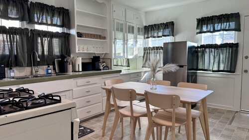 2BR Home Near Downtown - King Bed Comfort