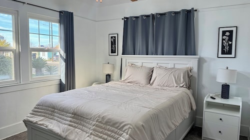 2BR Home Near Downtown - King Bed Comfort