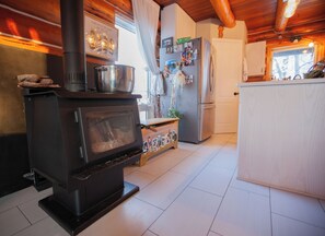 Interior - A Beautiful Country Log Home in Strathcona County, Alberta, close to Edmonton. (Ardrossan)