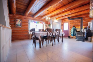 Dining - A Beautiful Country Log Home in Strathcona County, Alberta, close to Edmonton. (Ardrossan)