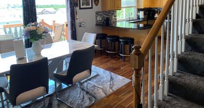 Spacious 4-bedroom house in SW Omaha. Hot Tub on patio. Massage Chair in LvRm.