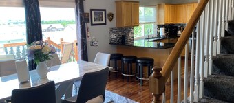 Spacious 4-bedroom house in SW Omaha. Hot Tub on patio. Massage Chair in LvRm.