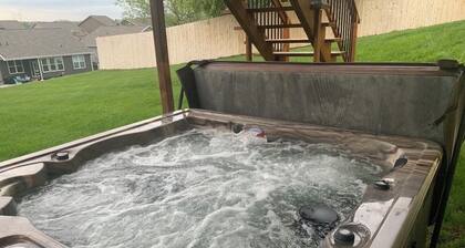 Spacious 4-bedroom house in SW Omaha. Hot Tub on patio. Massage Chair in LvRm.