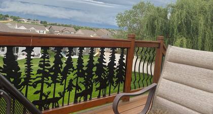 Spacious 4-bedroom house in SW Omaha. Hot Tub on patio. Massage Chair in LvRm.