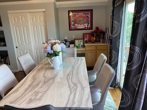 Dining - Spacious 4-bedroom house in  SW Omaha. Hot Tub on patio. Massage Chair in LvRm. (Omaha)