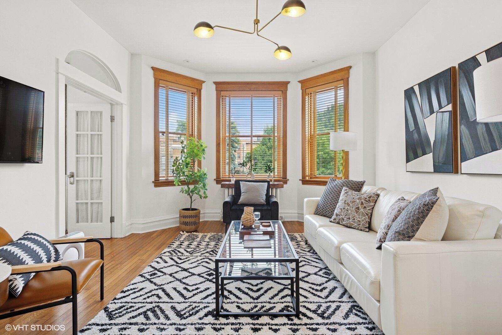 Smart TV, computer monitors