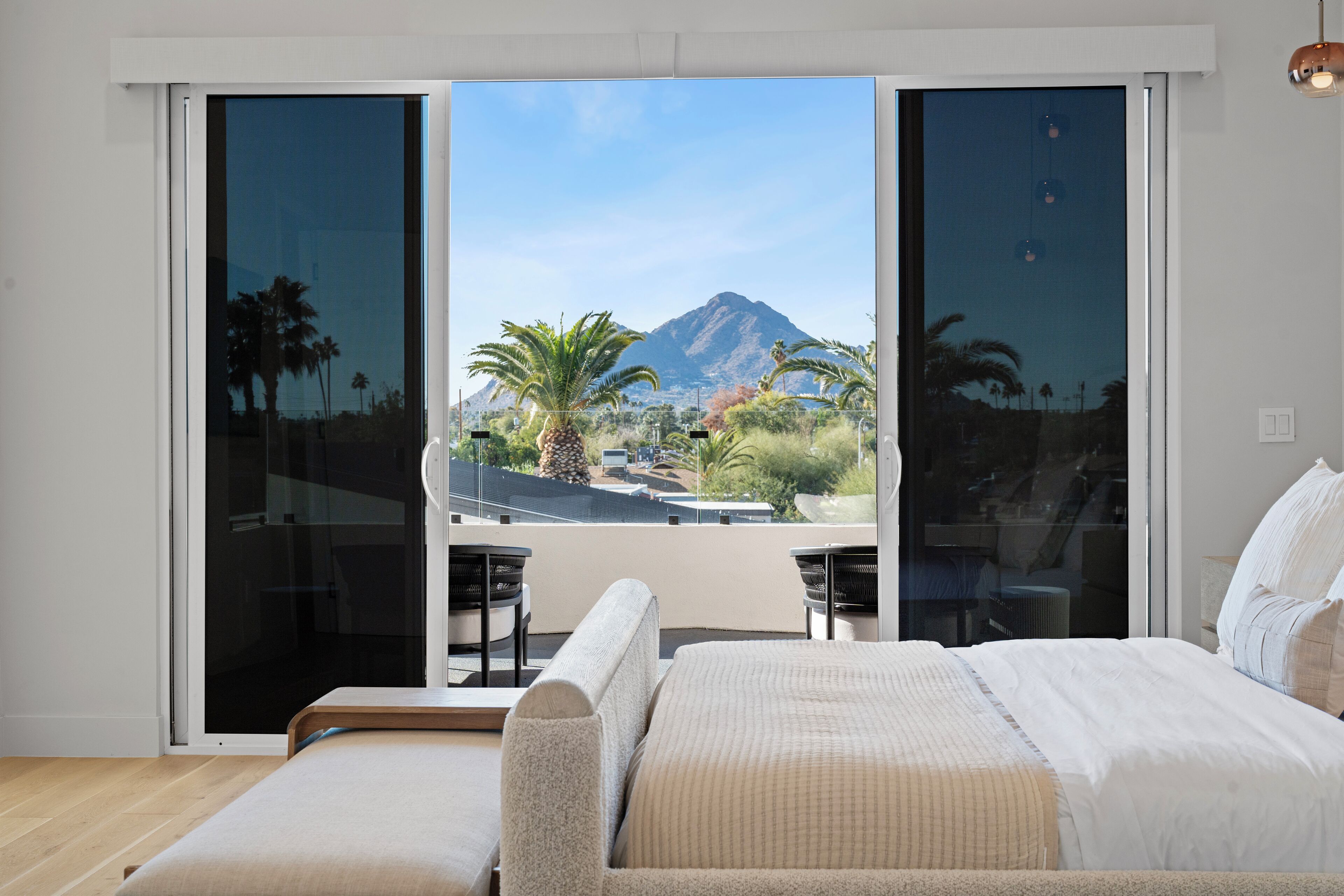 6 bedrooms, desk, iron/ironing board, WiFi