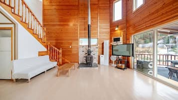 Basic Room, 3 Bedrooms (Room 1 (Group/Pet-Friendly/Private)) | 1 bedroom, WiFi (free)