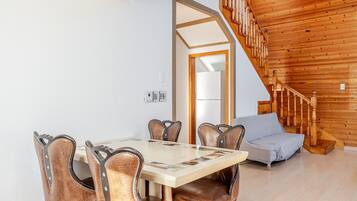 Basic Room, 3 Bedrooms (Room 1 (Group/Pet-Friendly/Private)) | 1 bedroom, free WiFi