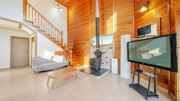 Basic Room, 3 Bedrooms (Room 1 (Group/Pet-Friendly/Private)) | 1 bedroom, free WiFi