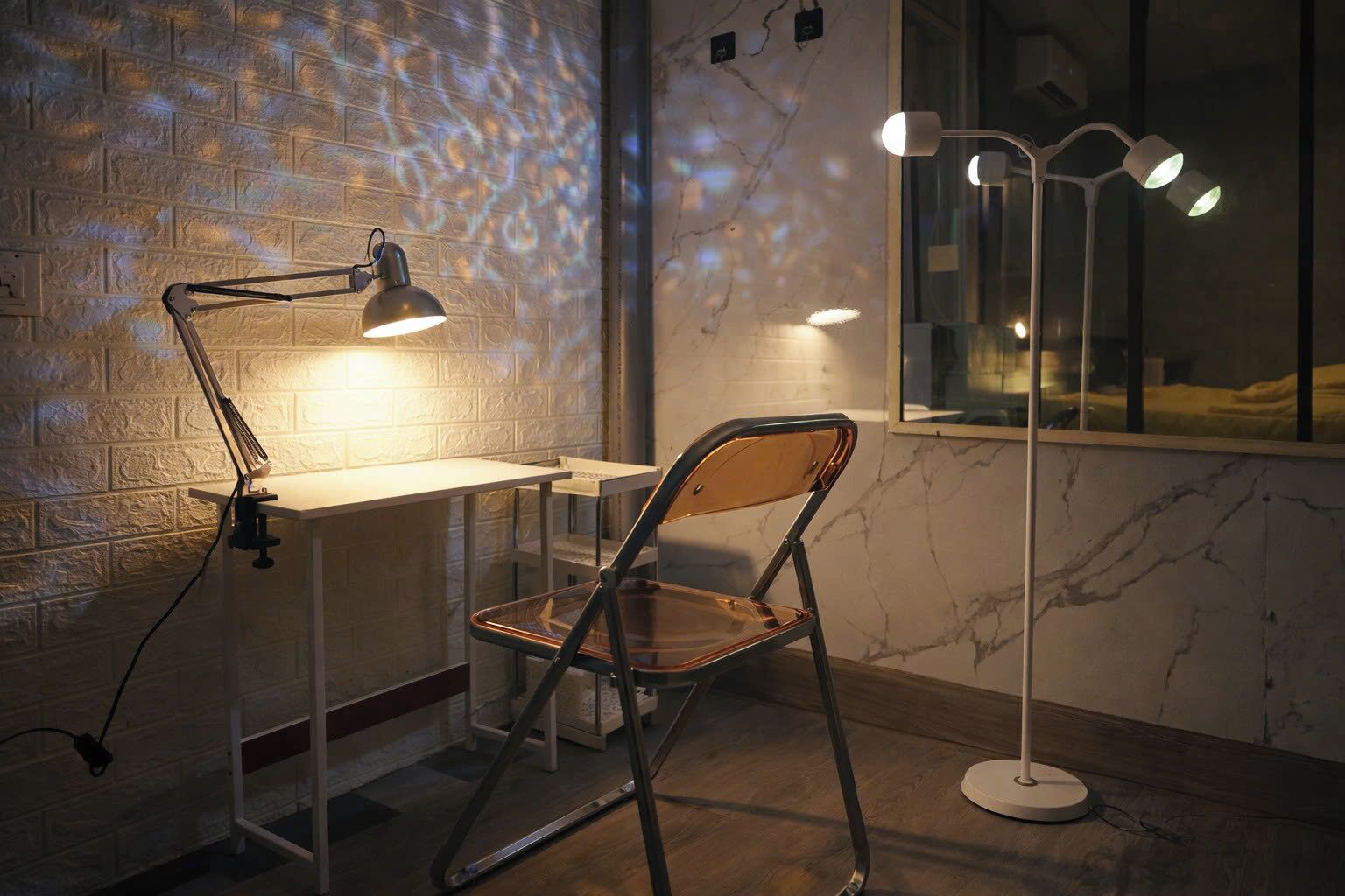 Een strijkplank/strijkijzer, gratis wifi, beddengoed