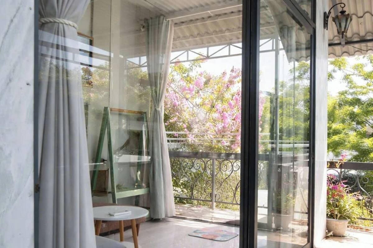 Een strijkplank/strijkijzer, gratis wifi, beddengoed