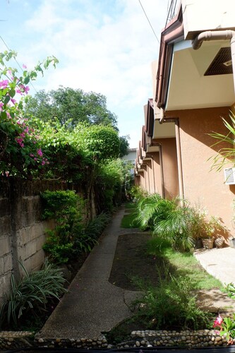 Best Value Studio Room in Dumaguete City for 2 w/ Wifi and Netflix - Villa Solaj