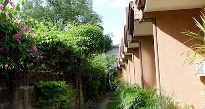 Best Value Studio Room in Dumaguete City for 2 w/ Wifi and Netflix - Villa Solaj