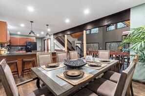 Dining - Mountain View Chalet Poconos - 8-Person Hot Tub, Firepit, Theater Room and Lakes (Pocono Lake)