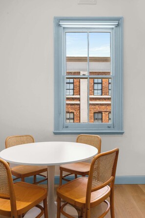 Dining - The Surrey Redfern 1 (Redfern)