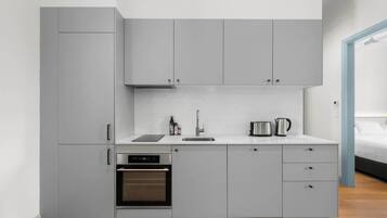 Oven, cookware/dishes/utensils