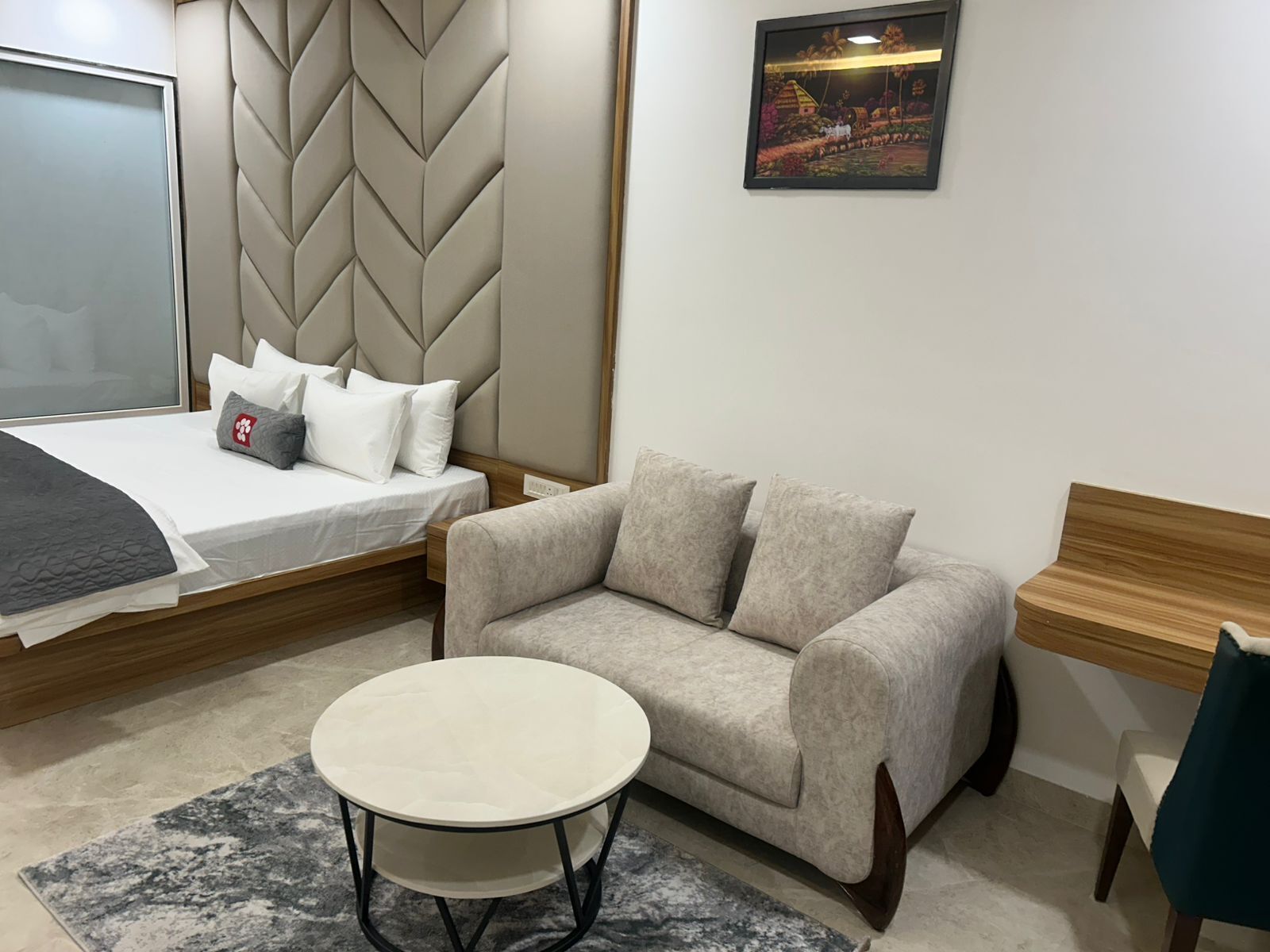 Premier Room | In-room safe, desk, laptop workspace, iron/ironing board