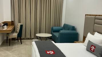 Caja fuerte, escritorio, espacio para trabajar con un portátil