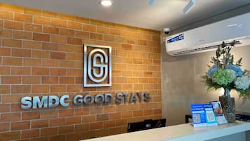 Standard Apartment | Lobby