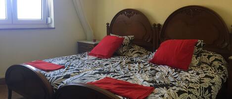 Fer et planche à repasser, draps fournis